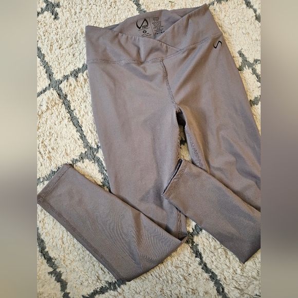 TLF Apparel Crossover Leggings Medium - Picture 2 of 6
